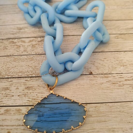 Κολιέ με ακρυλική αλυσίδα γαλάζια με γυάλινο μενταγιόν