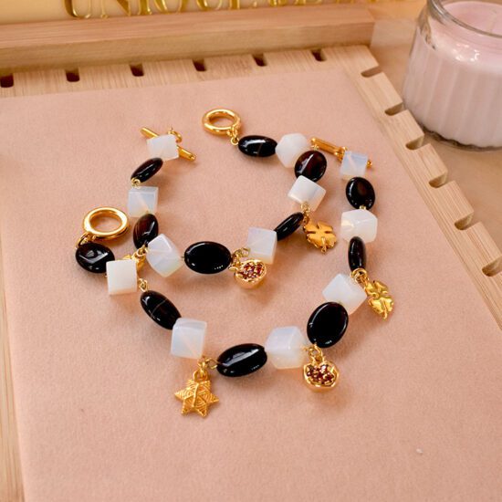 Χειροποίητο βραχιόλι – Moonstone agate with lucky charms