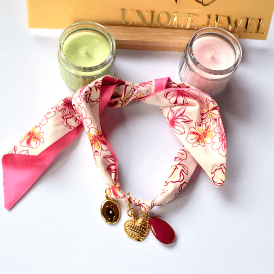 Χειροποίητο κολιέ - Ροζ μαντήλι με charms Σχέδιο 2